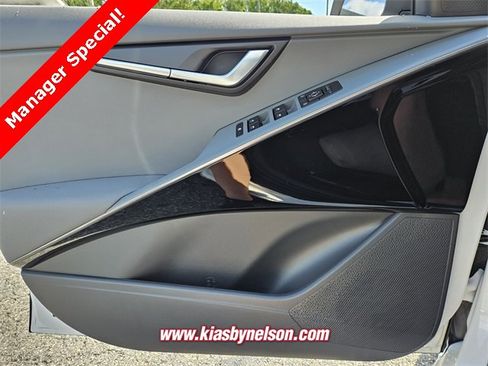 New 2025 Kia Niro EX image 14