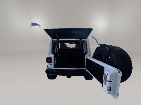 Used 2020 Jeep Wrangler Unlimited Sahara AWD/4WD image 29