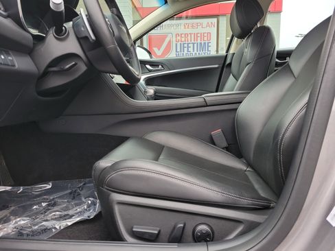 Used 2025 Genesis G70 2.5T AWD/4WD image 16