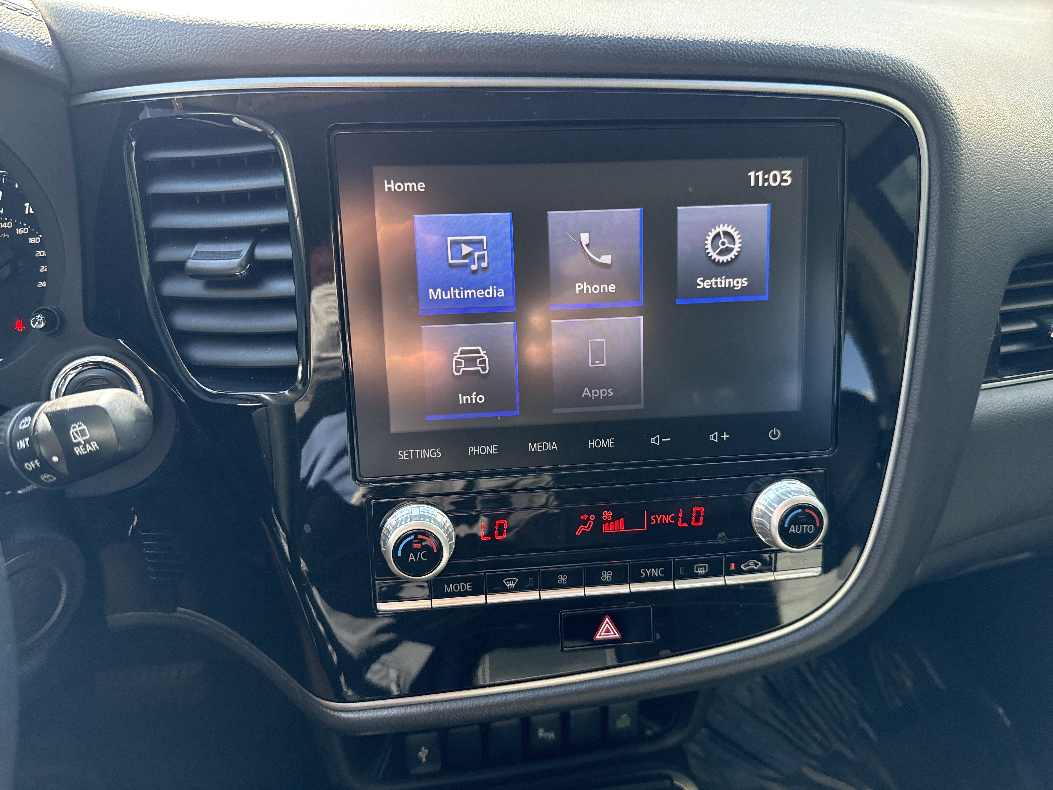 Used 2020 Mitsubishi Outlander SE AWD/4WD image 25