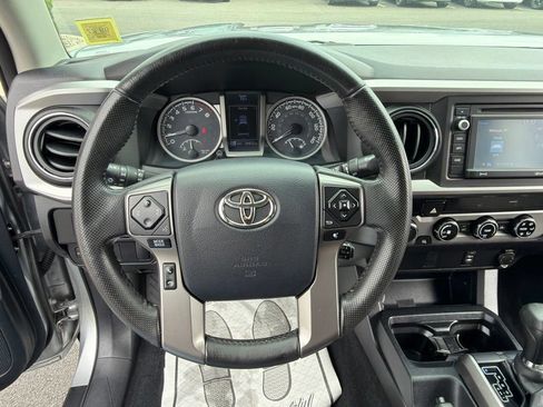 Used 2017 Toyota Tacoma SR5 w/ Tow Package AWD/4WD image 21