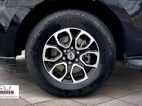 Certified 2024 Ford Expedition XLT image 9