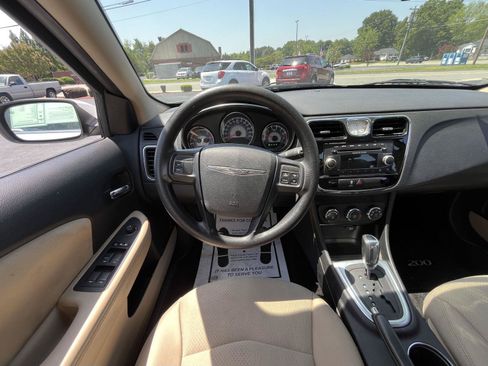 Used 2013 Chrysler 200 LX FWD image 6