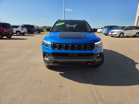 Used 2025 Jeep Compass Trailhawk w/ Trailhawk Elite Group AWD/4WD image 3