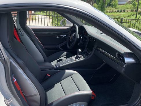 Used 2018 Porsche 911 GT3 RWD image 22