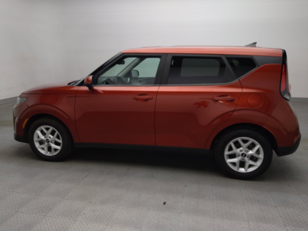 Used 2023 Kia Soul LX w/ LX Technology Package FWD image 3