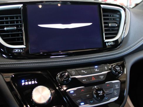 Used 2023 Chrysler Pacifica Limited w/ Uconnect Theater Family Group AWD/4WD image 33