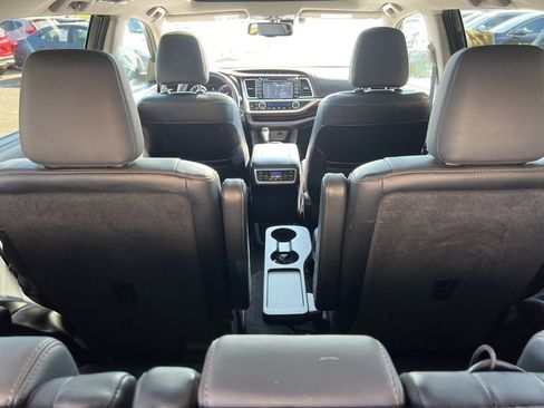 Used 2016 Toyota Highlander Limited image 17