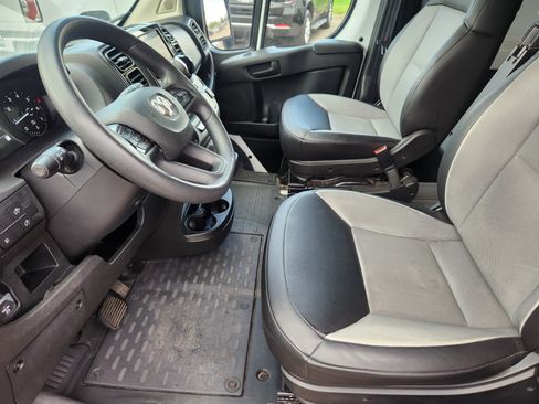 Used 2024 RAM ProMaster 2500 w/ Convenience Group FWD image 9
