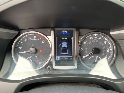 Used 2021 Toyota Tacoma Limited image 13