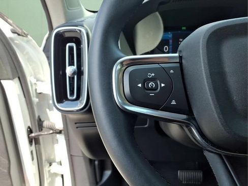 Used 2023 Volvo XC40 B5 Plus w/ Driver Assist Package AWD/4WD image 24