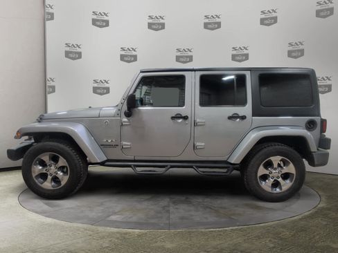 Used 2016 Jeep Wrangler Unlimited Sahara image 2