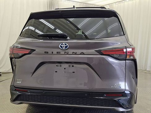 Certified 2021 Toyota Sienna XSE w/ XSE Plus Package AWD/4WD image 4