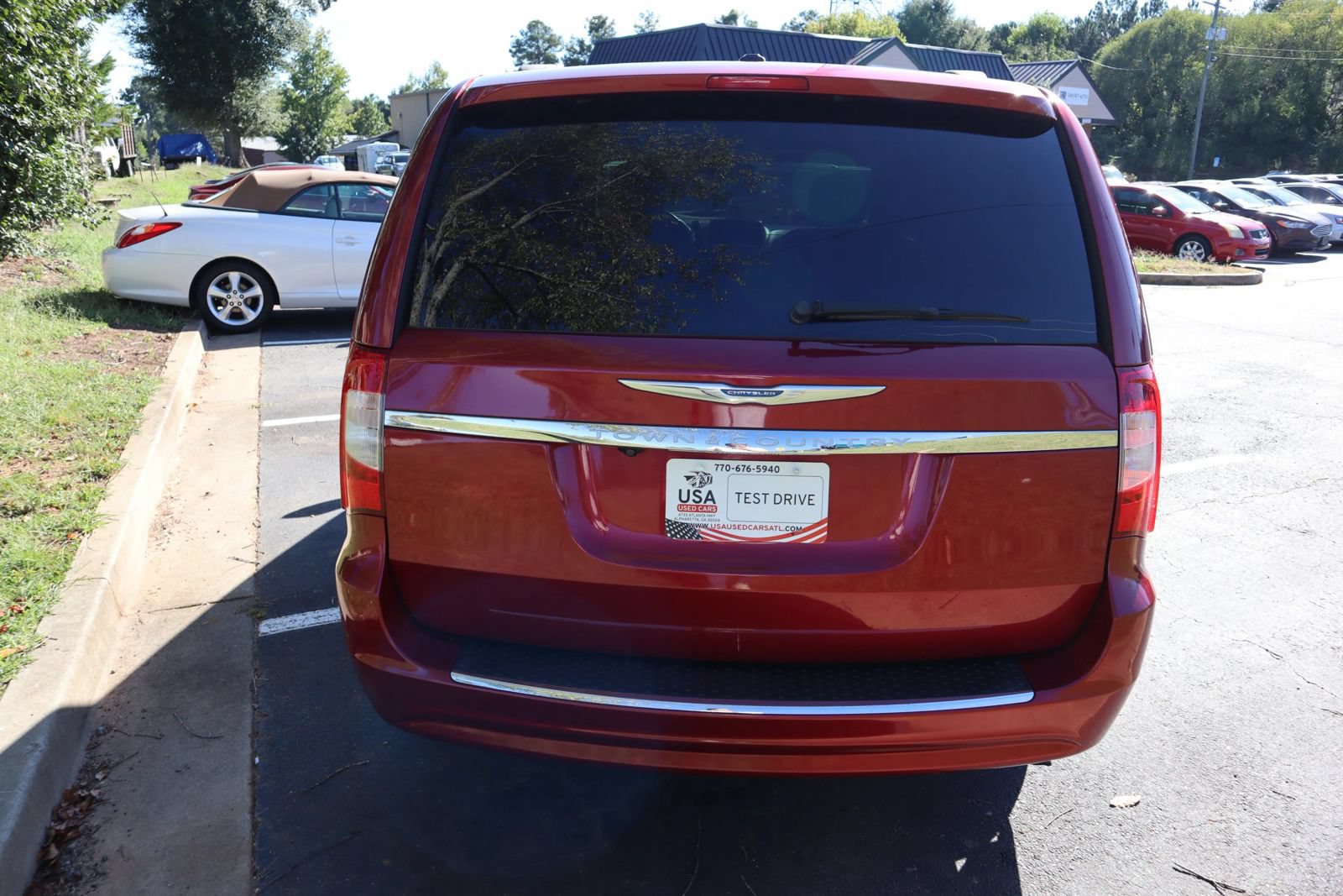 Used 2013 Chrysler Town & Country Touring FWD image 5