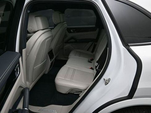 Used 2020 Porsche Cayenne AWD/4WD image 28