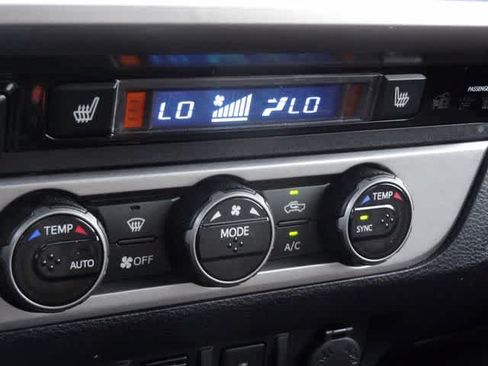 Used 2016 Toyota Tacoma Limited AWD/4WD image 29