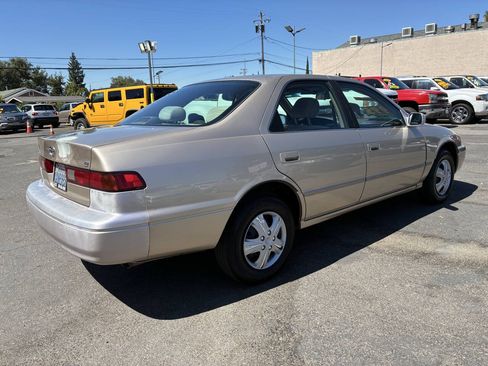 Used 1998 Toyota Camry LE FWD image 2