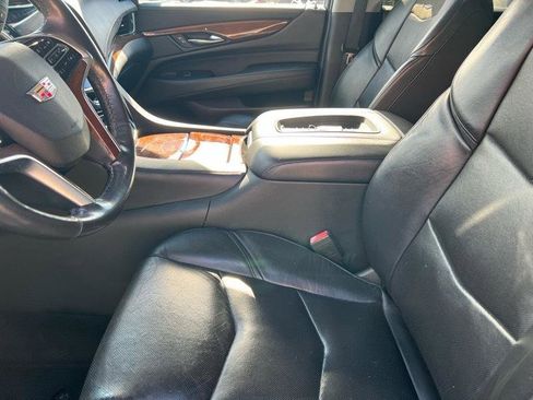 Used 2020 Cadillac Escalade Luxury AWD/4WD image 8