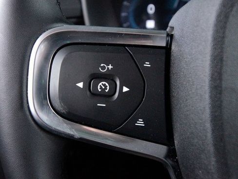 Certified 2025 Volvo XC40 B5 Plus image 18