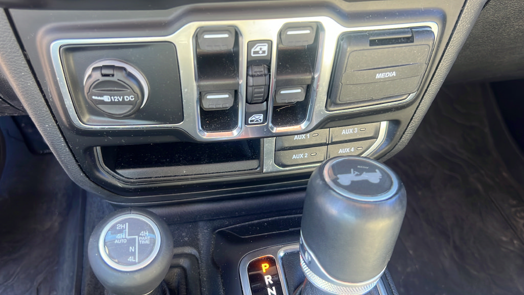 Used 2021 Jeep Wrangler Unlimited Sahara AWD/4WD image 23