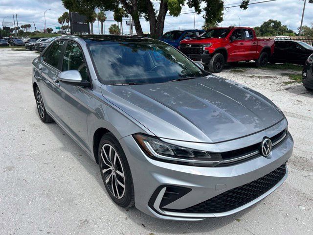 Used 2025 Volkswagen Jetta SE FWD image 1