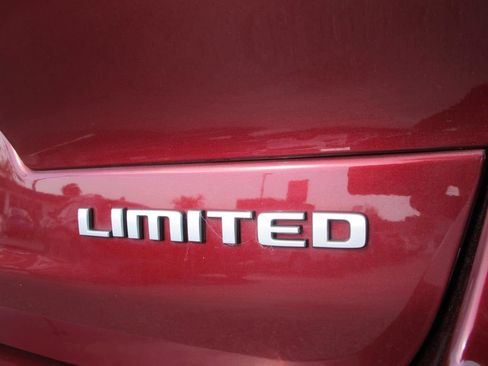 Used 2025 Jeep Grand Cherokee L Limited w/ Luxury Tech Group II AWD/4WD image 4