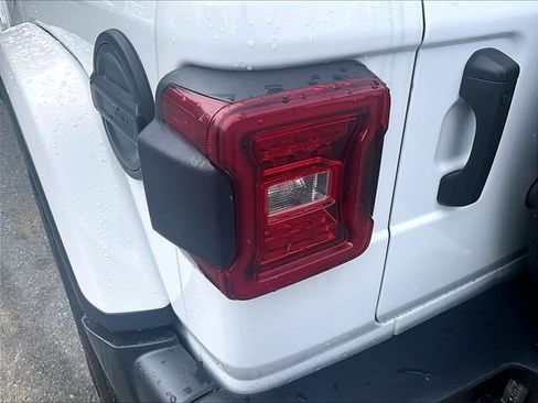 Used 2021 Jeep Wrangler Unlimited Sahara w/ Uconnect 4C Nav & Sound Group AWD/4WD image 31