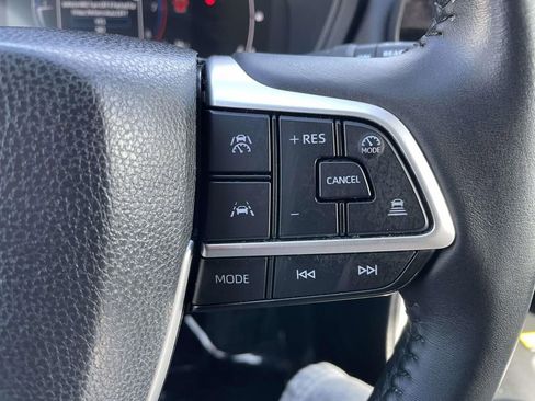 Used 2024 Toyota Grand Highlander XLE image 32