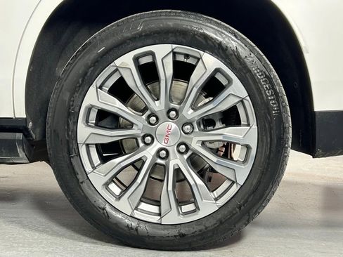 Used 2024 GMC Yukon Denali w/ Denali Reserve Package image 40