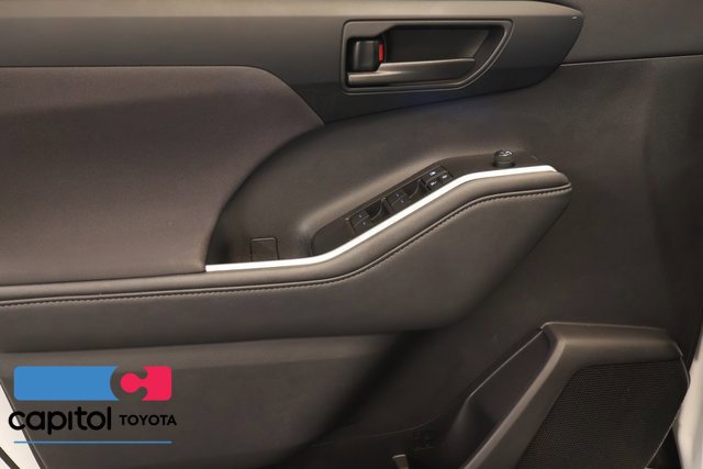 Used 2020 Toyota Highlander LE AWD/4WD image 9