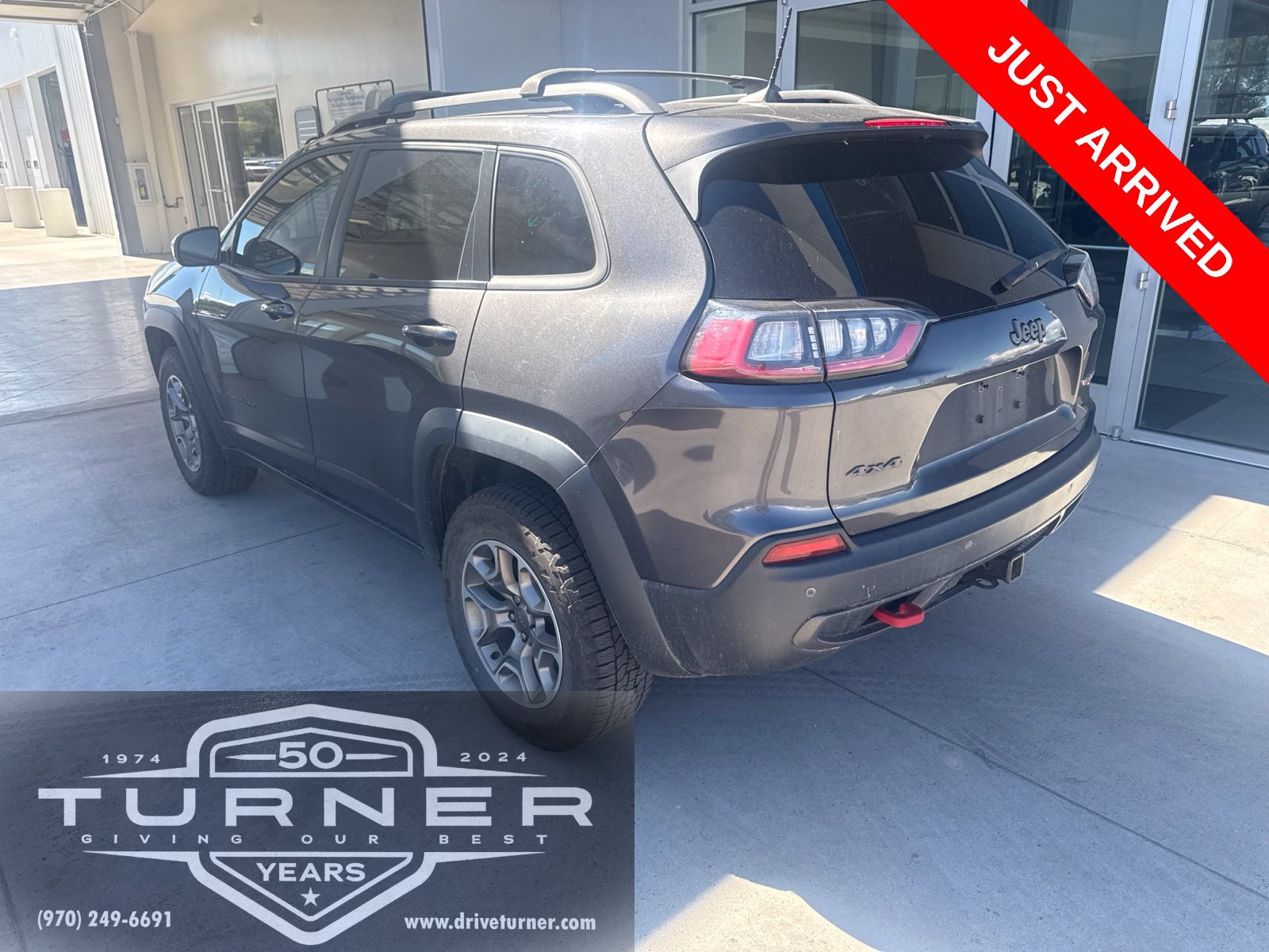Used 2020 Jeep Cherokee Trailhawk w/ Cold Weather Group AWD/4WD image 3