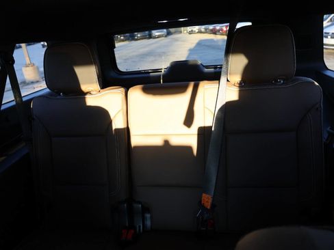 Used 2022 Chevrolet Suburban High Country image 17