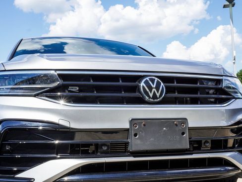 Used 2022 Volkswagen Tiguan SE R-Line image 7