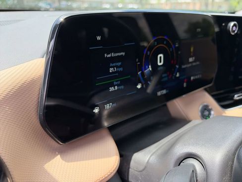 Used 2025 Chevrolet Equinox ACTIV w/ Safety and Technology Package image 17