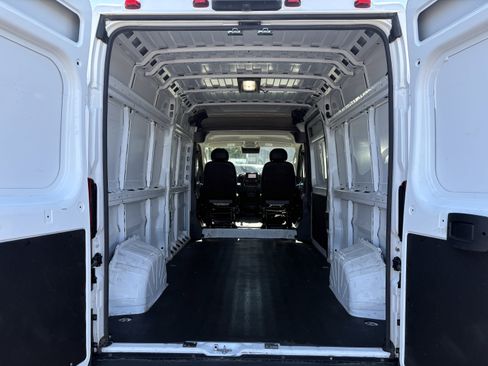 Used 2025 RAM ProMaster 2500 w/ Convenience Group FWD image 8
