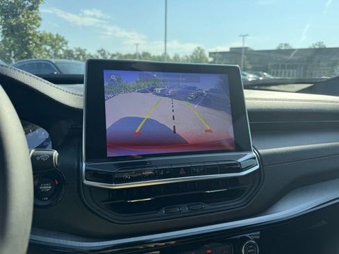 Used 2024 Jeep Compass Trailhawk image 18