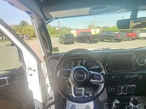 Used 2019 Jeep Wrangler Unlimited Sahara AWD/4WD image 2