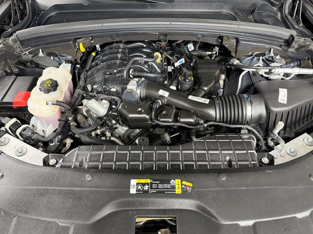 Used 2024 Jeep Grand Cherokee Altitude AWD/4WD image 28