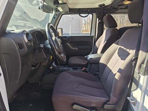 Used 2015 Jeep Wrangler Sport AWD/4WD image 12