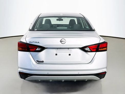 Used 2025 Nissan Altima 2.5 SV FWD image 6