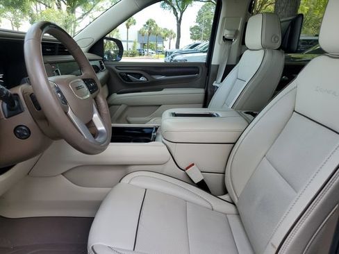 Used 2024 GMC Yukon XL Denali w/ Denali Reserve Package RWD image 18