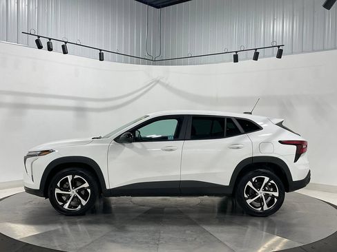 Used 2024 Chevrolet Trax RS FWD image 15