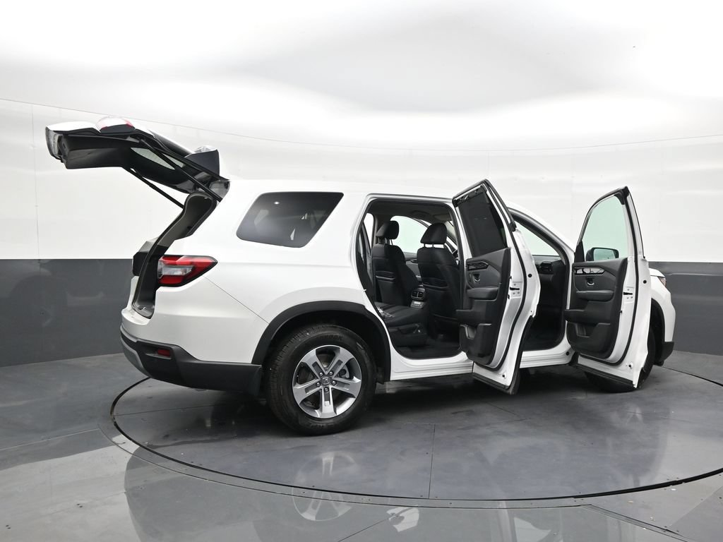 Used 2025 Honda Pilot EX-L image 28