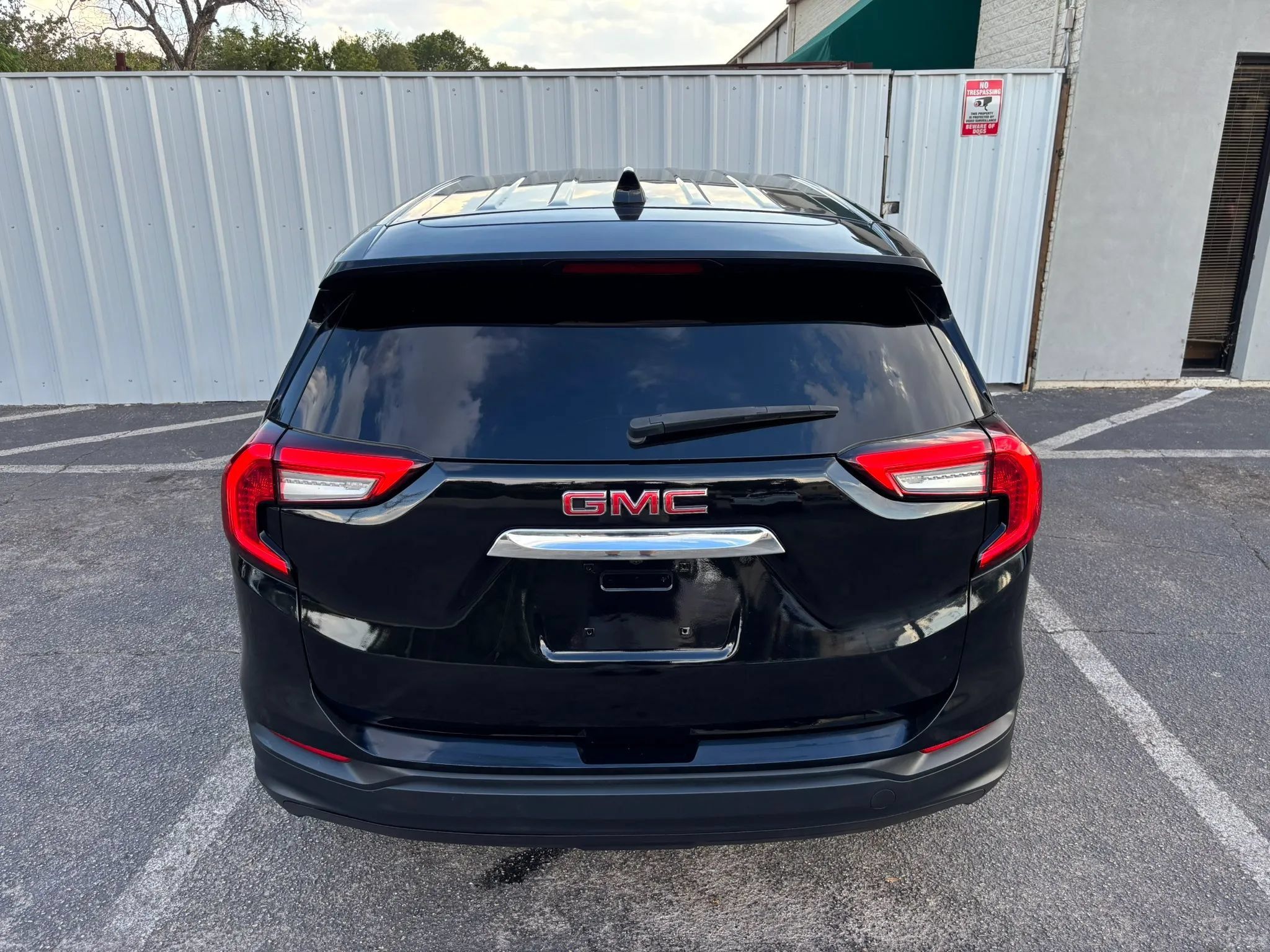 Used 2023 GMC Terrain SLE FWD image 4