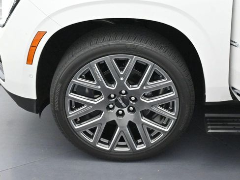 Used 2025 GMC Yukon Denali Ultimate AWD/4WD image 36