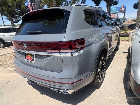 Used 2025 Volkswagen Atlas SEL Premium R-Line AWD/4WD image 4