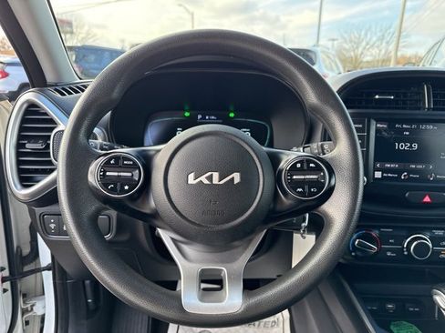 Used 2023 Kia Soul LX w/ LX Technology Package image 16