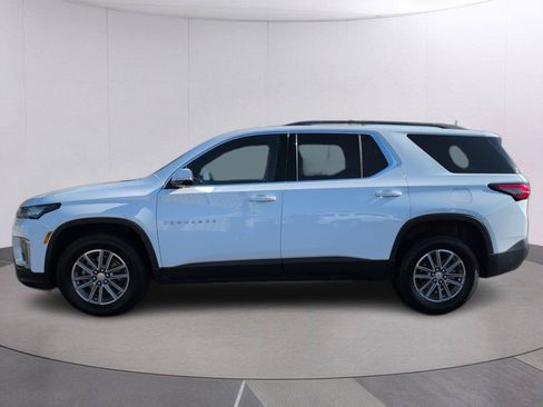 Used 2022 Chevrolet Traverse LT FWD image 2