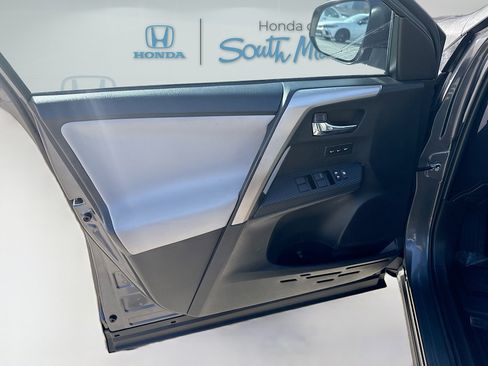 Used 2014 Toyota RAV4 Limited image 20