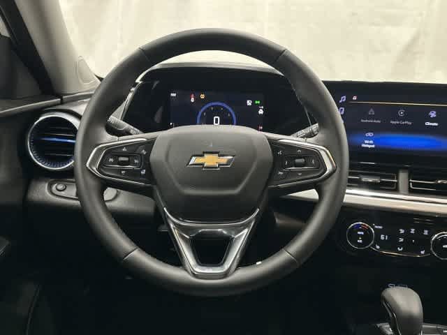 Used 2025 Chevrolet Trax LT w/ LT Convenience Package FWD image 15
